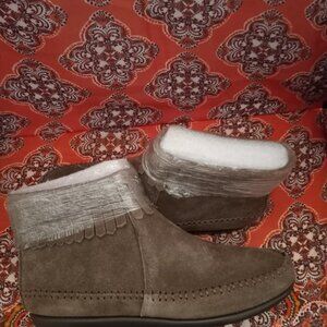 AEROSOLES Linbo Moccasin Style Fringe Suede Ankle Boots Size 6 Mid Brown NWOT